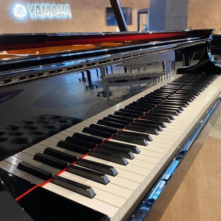 Grand piano Yamaha CFX (preowned) | For sale | Royal Pianos