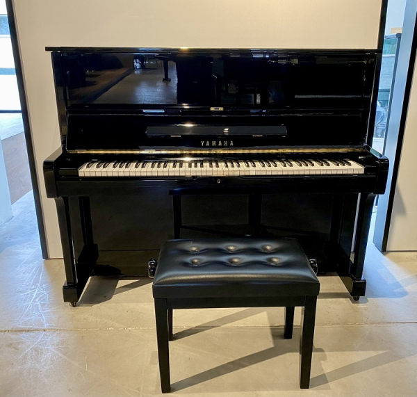 Yamaha U1H