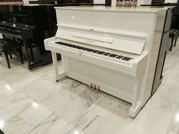 Yamaha U1WH