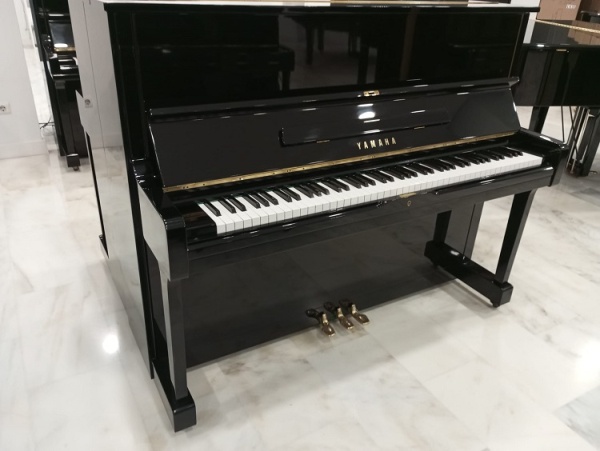 Yamaha U1