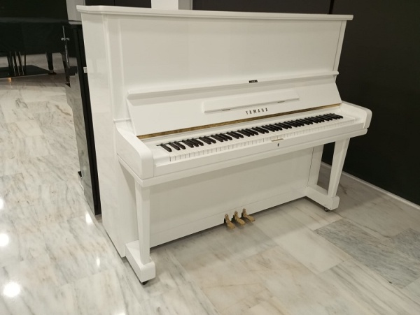 Yamaha U3