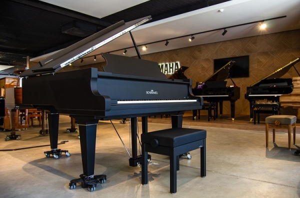 Schimmel C169 Black Pearl