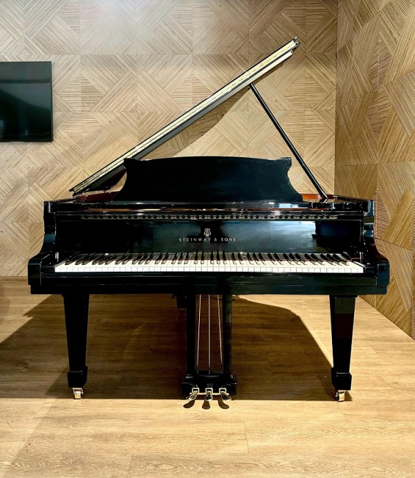 Steinway M170