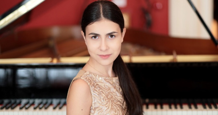 Alexandra Dovgan pianista