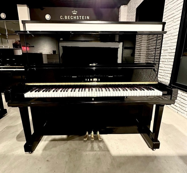 Yamaha U3