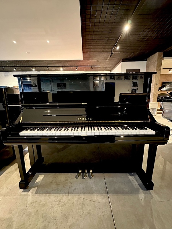 Yamaha U3